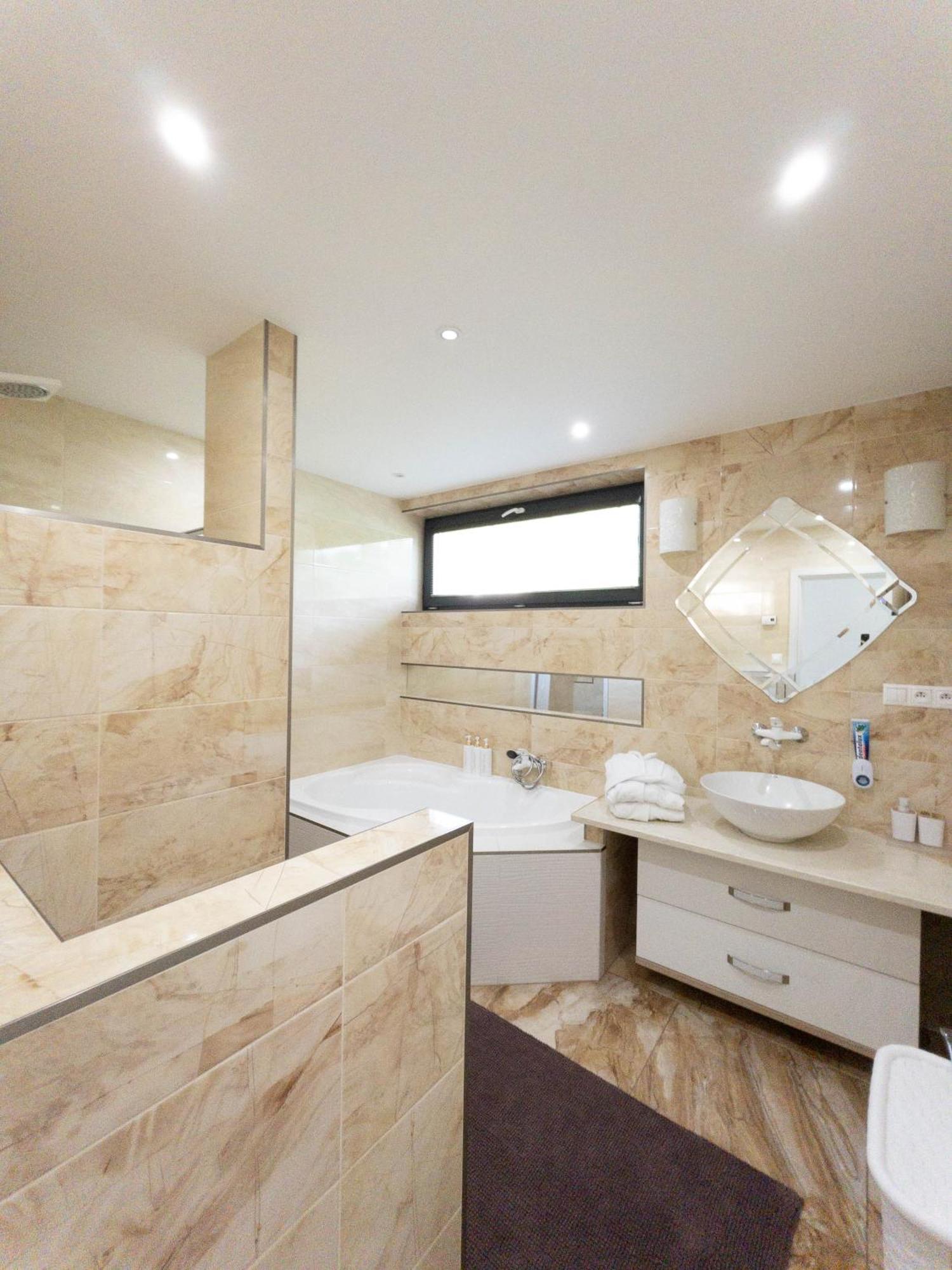 Apartman Navrchu Брезно Екстер'єр фото